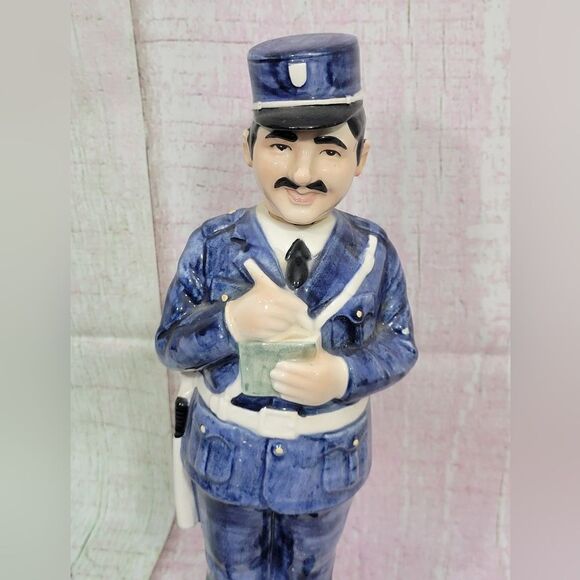 Musical Policeman Decanter - Picture 4 of 9